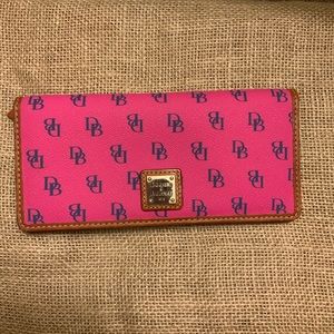 Dooney &Bourke Gretta slimline west wallet